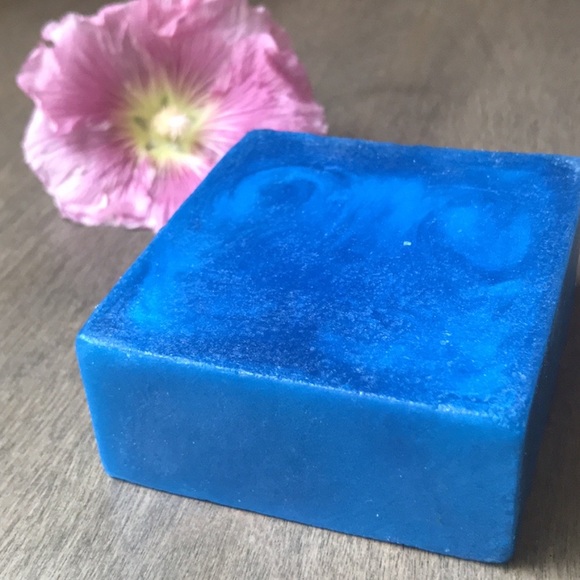 BLUEBERRY PIE Vegan Glycerin Bar Soap / Mountain Mom Soap Co/ 4.5 oz / Blue - Picture 4 of 5